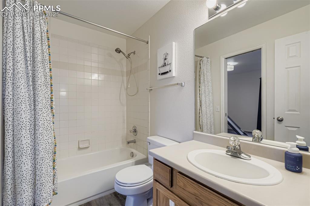 Image 14 of 17: Bathroom