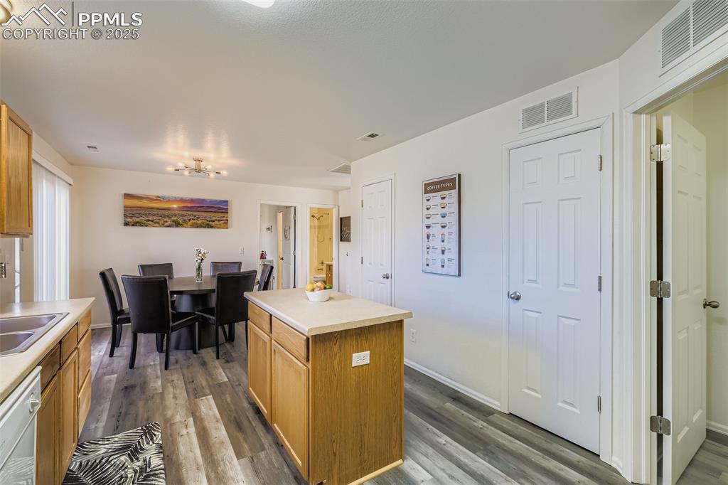 Image 8 of 17: Kitchen