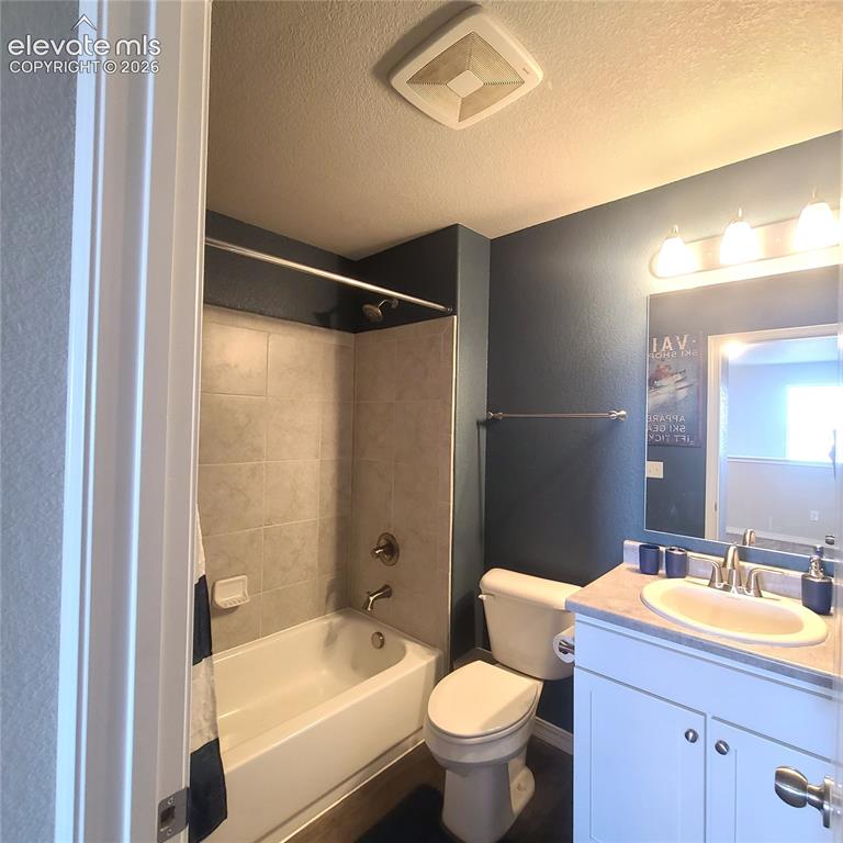 Image 20 of 34: Full Bath