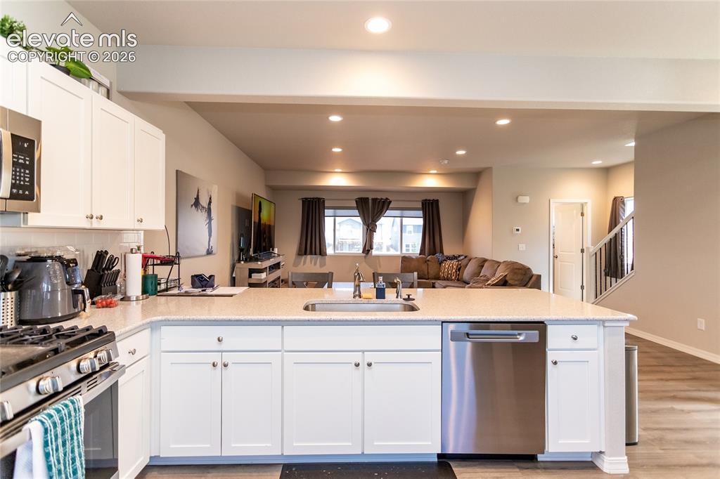 Image 7 of 36: Kitchen