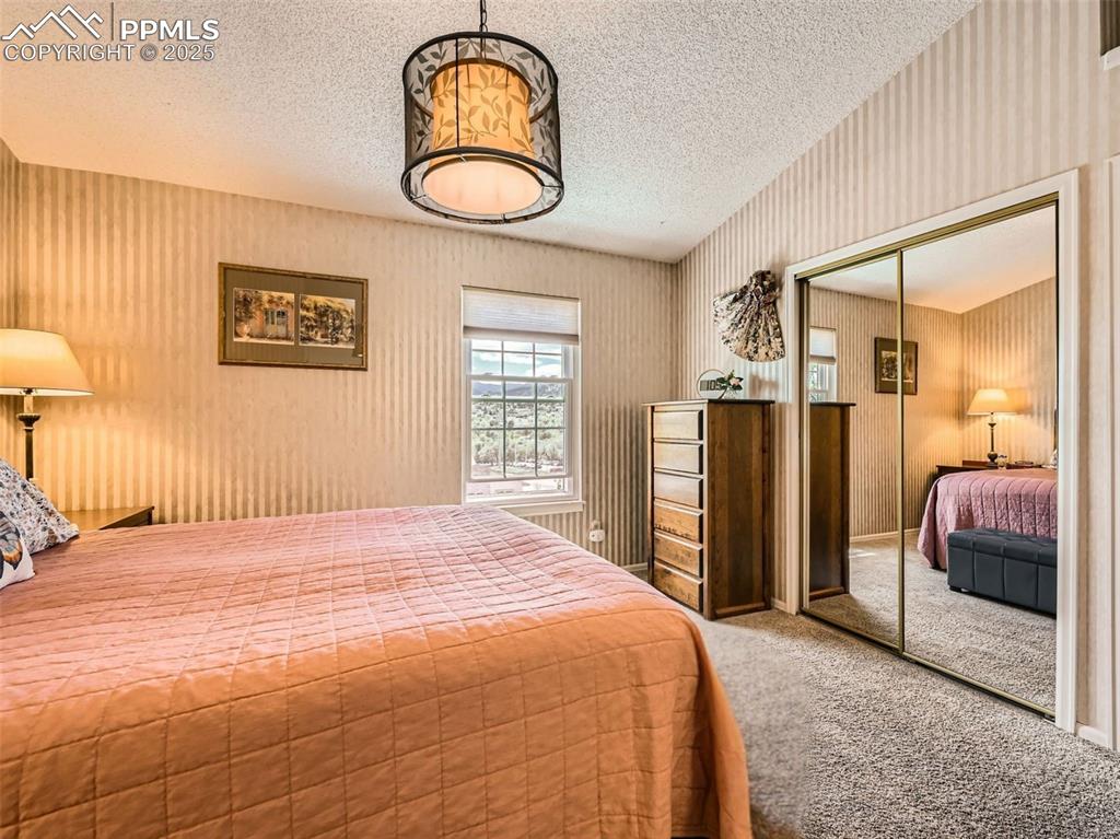 Image 10 of 36: master bedroom with seller