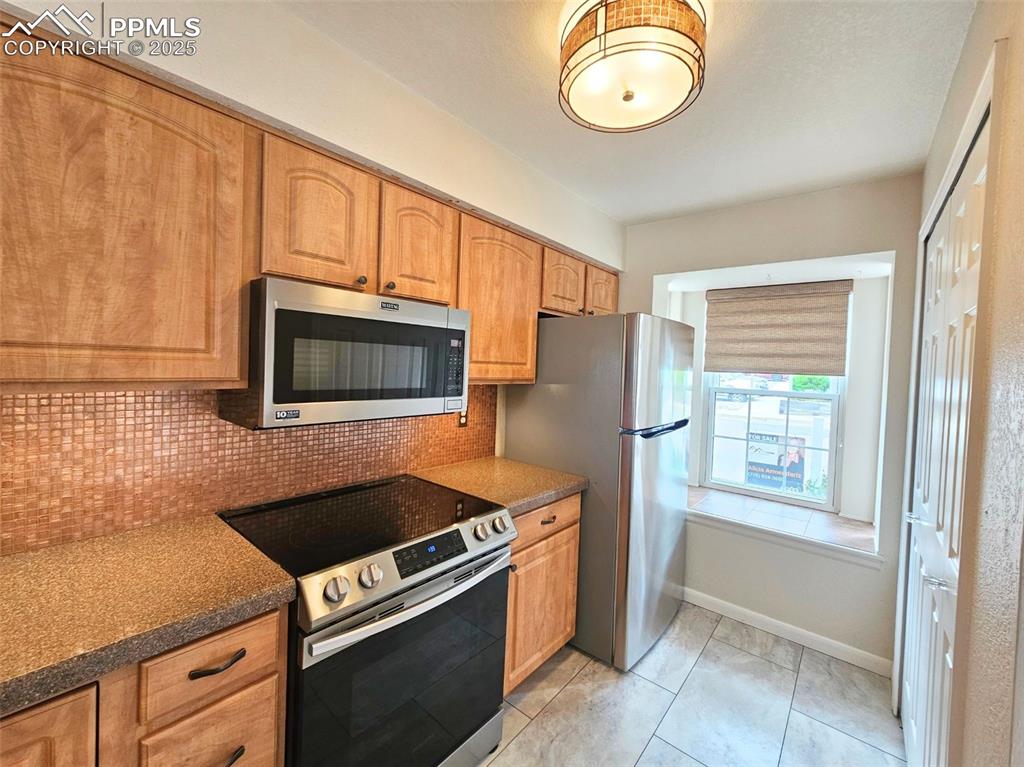 Image 6 of 36: Kitchen