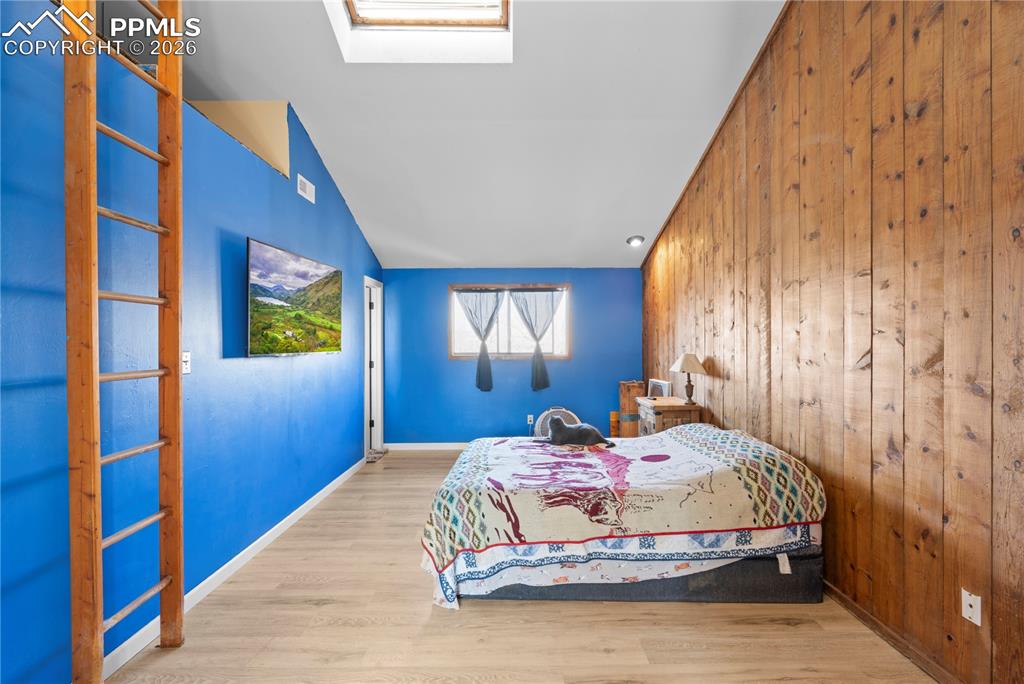 Image 13 of 26: Bedroom