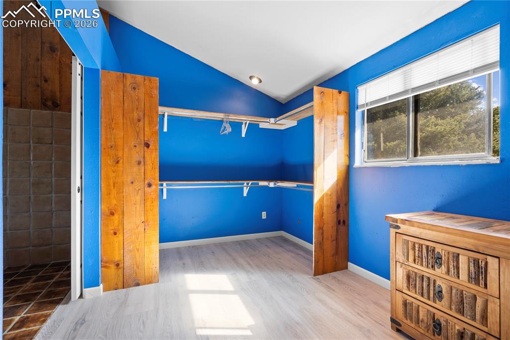 Image 18 of 26: Bedroom