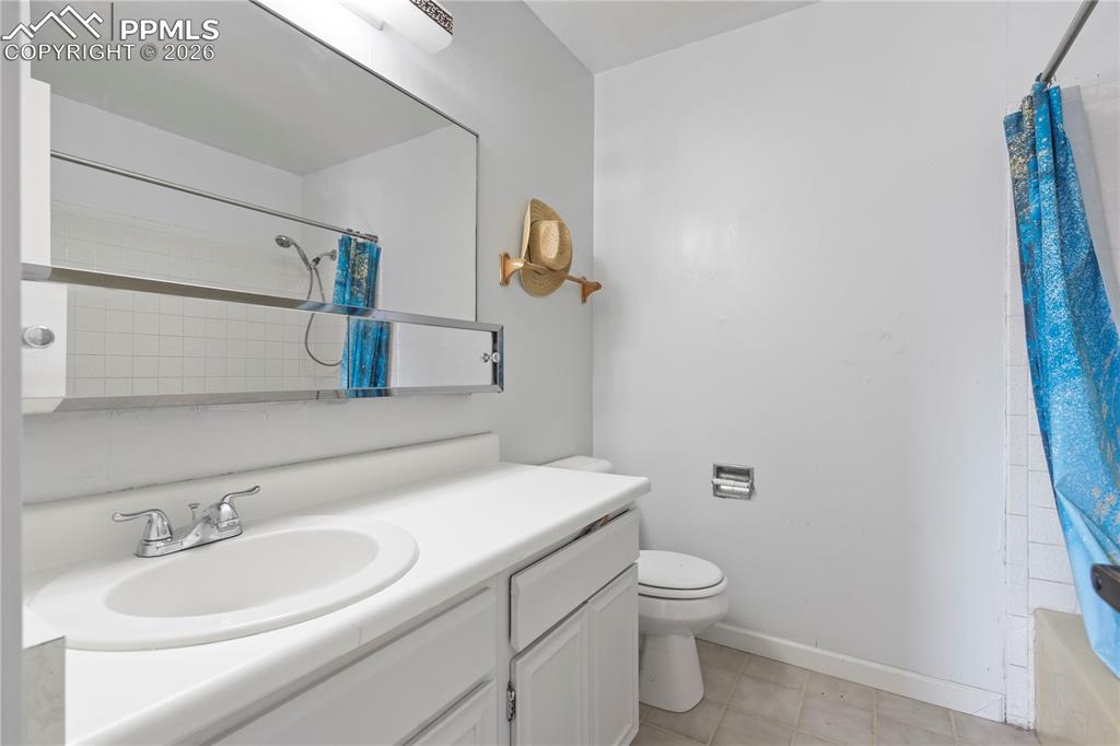 Image 25 of 26: Bathroom