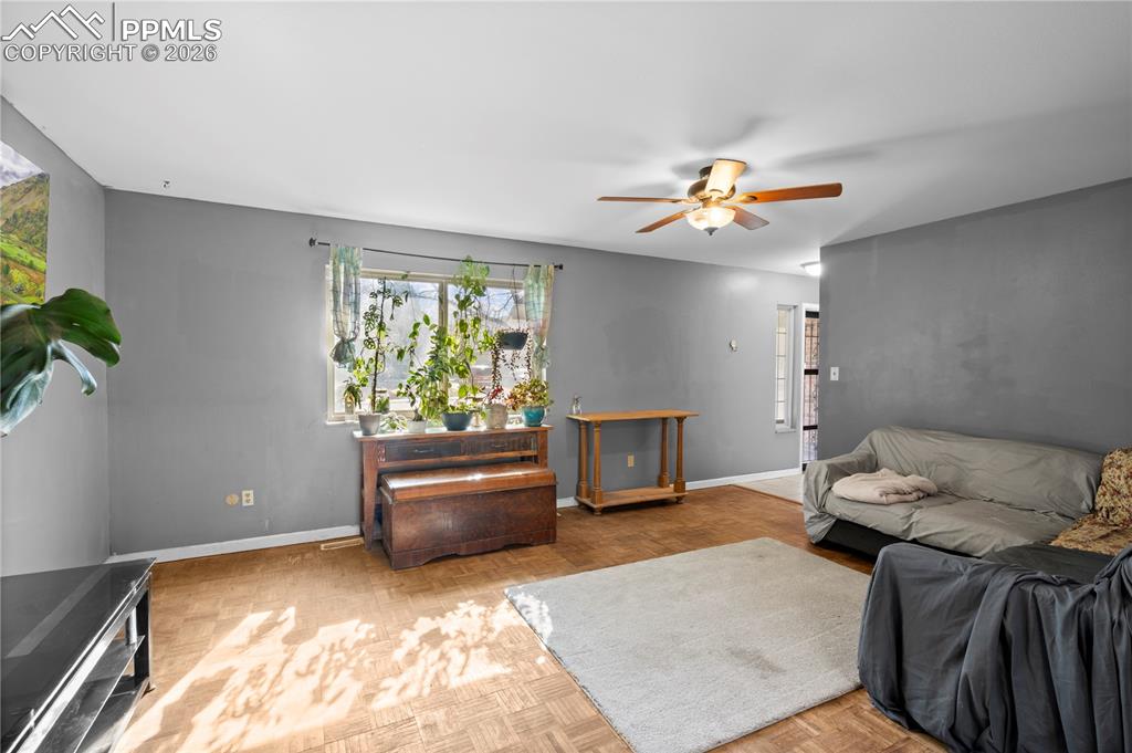 Image 5 of 26: Living Room