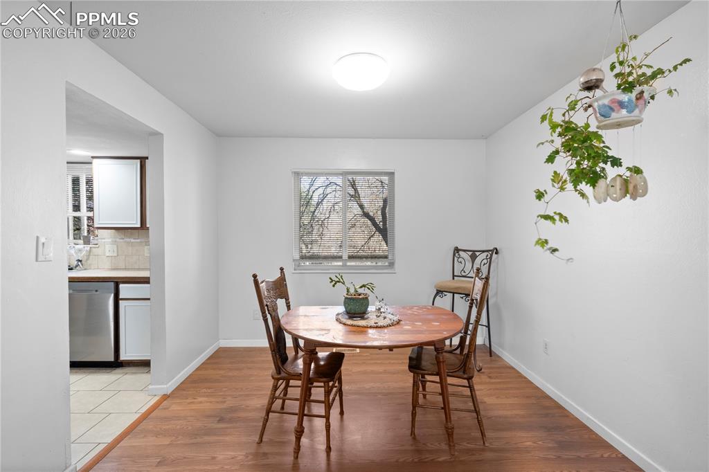 Image 7 of 26: Dining Area