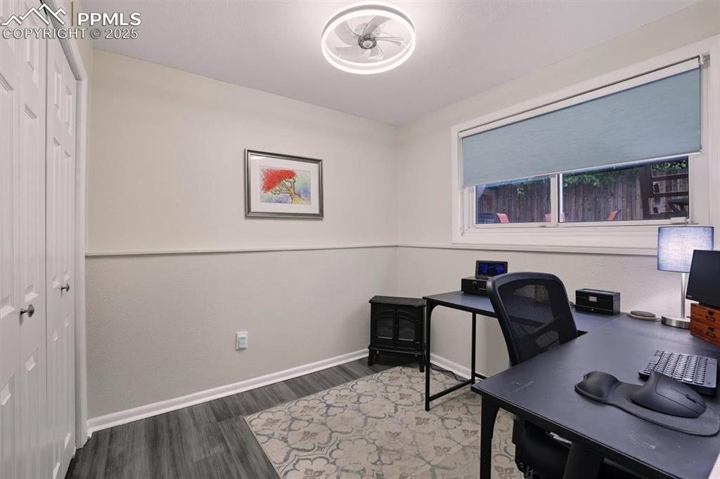 Image 11 of 21: Office