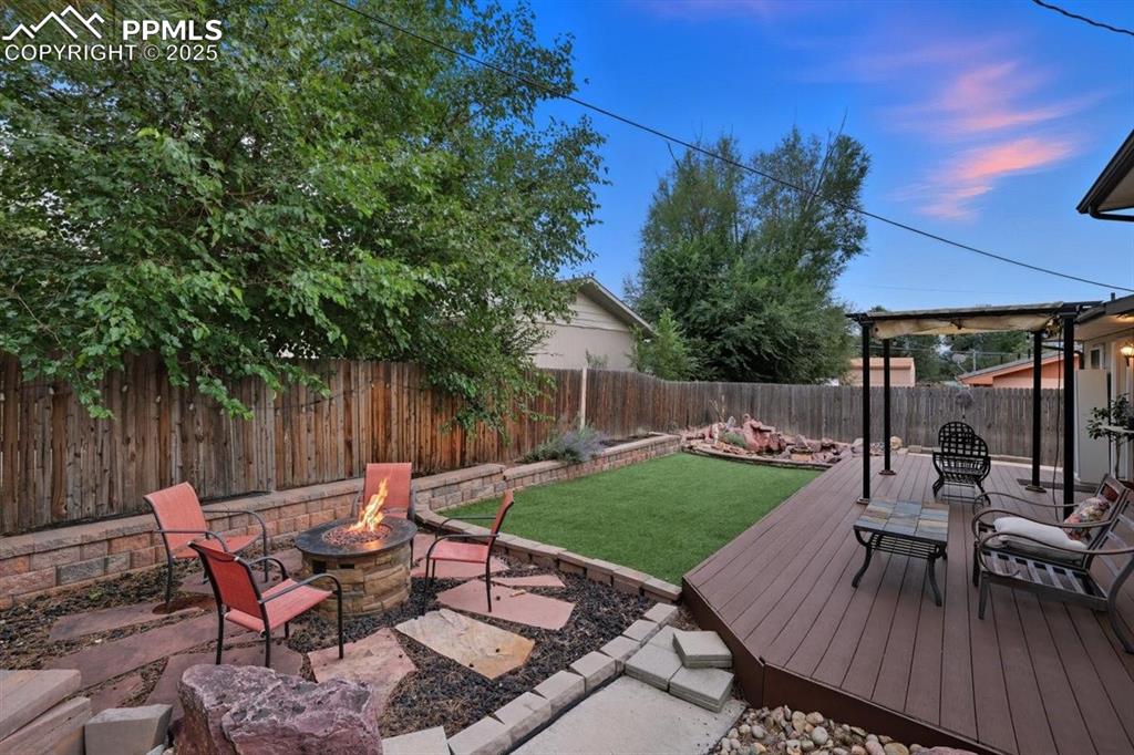 Image 17 of 21: Patio