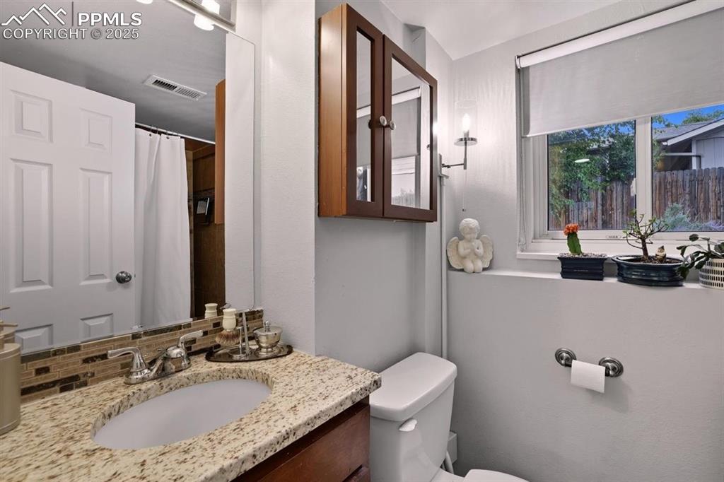 Image 9 of 21: Bathroom