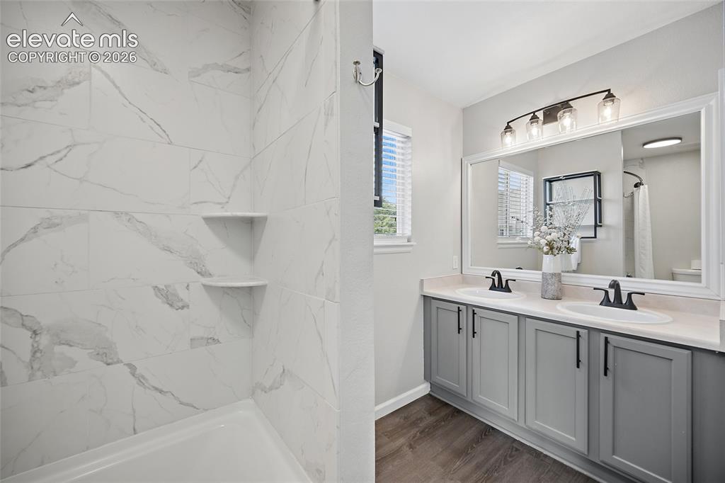 Image 10 of 23: Bathroom