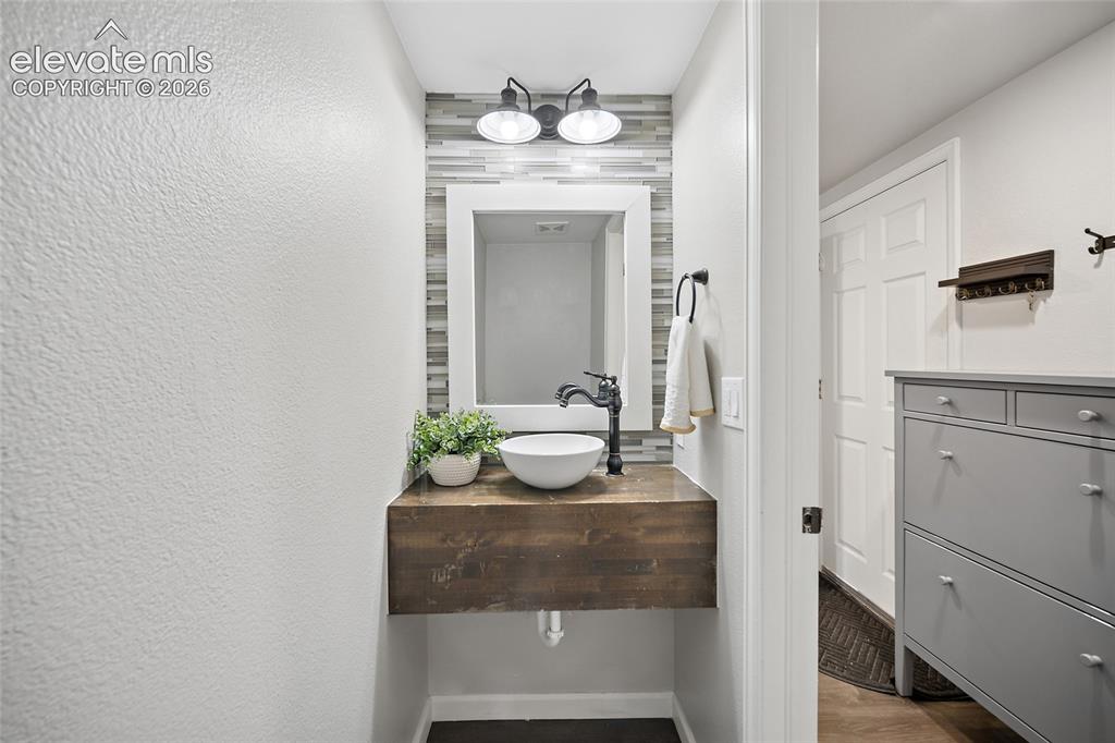 Image 11 of 23: Bathroom