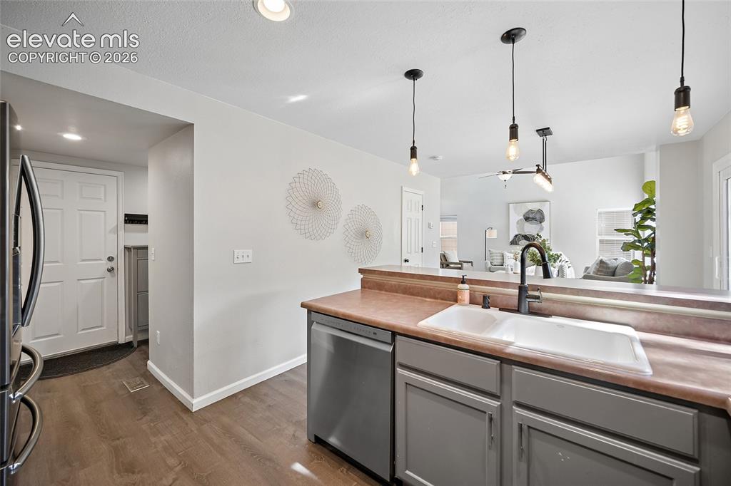 Image 14 of 23: Kitchen