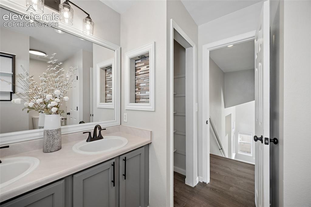 Image 19 of 23: Bathroom