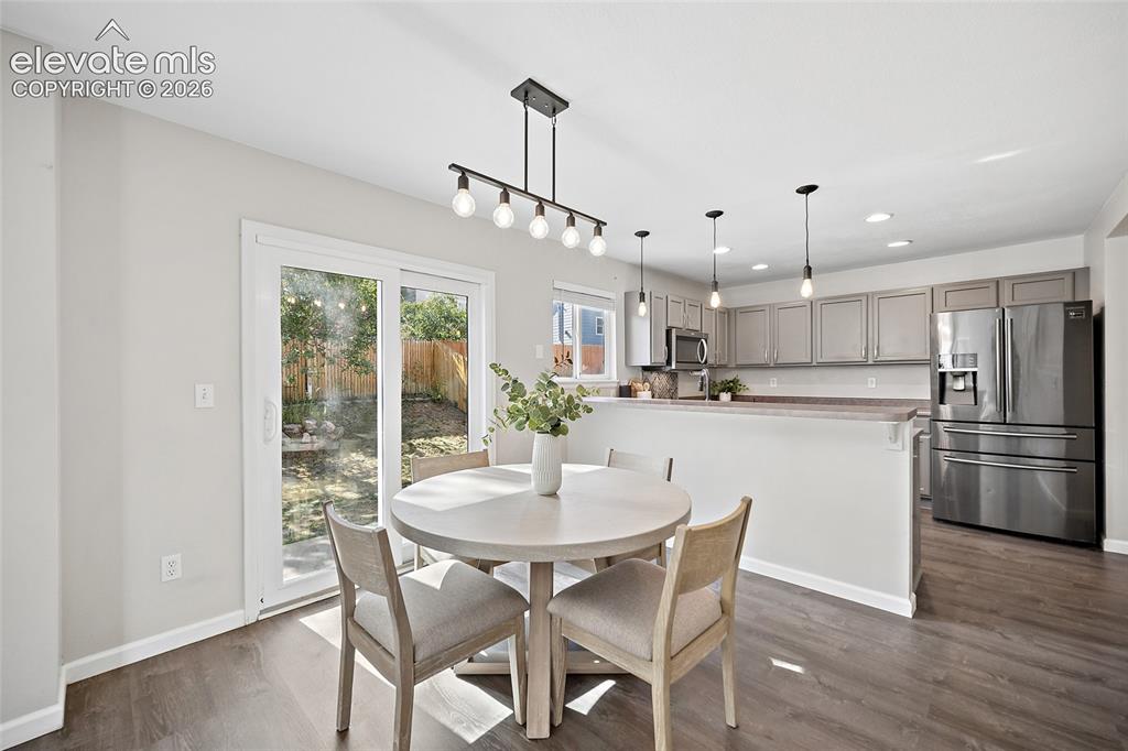 Image 3 of 23: Dining Area