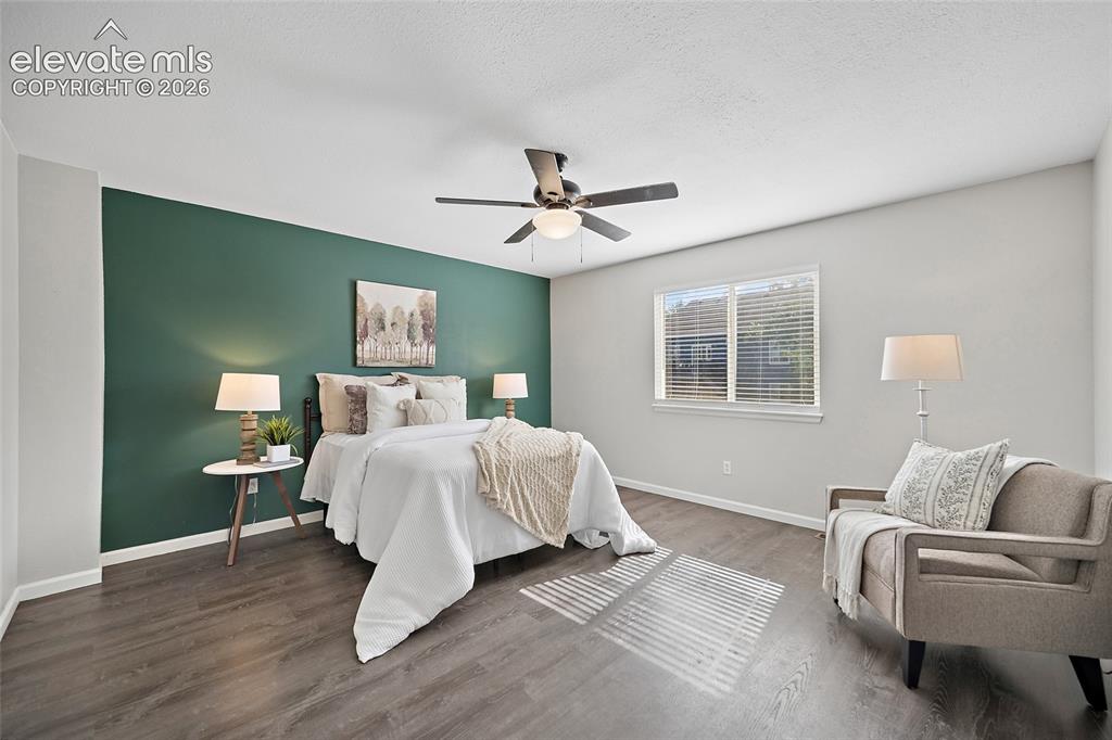 Image 6 of 23: Bedroom