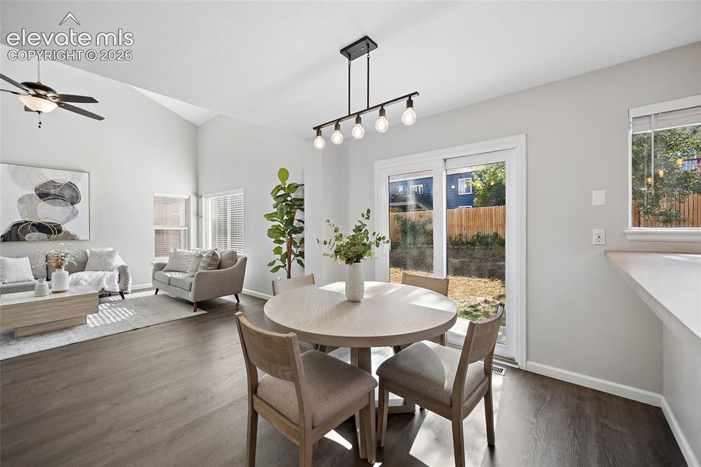 Image 8 of 23: Dining Area