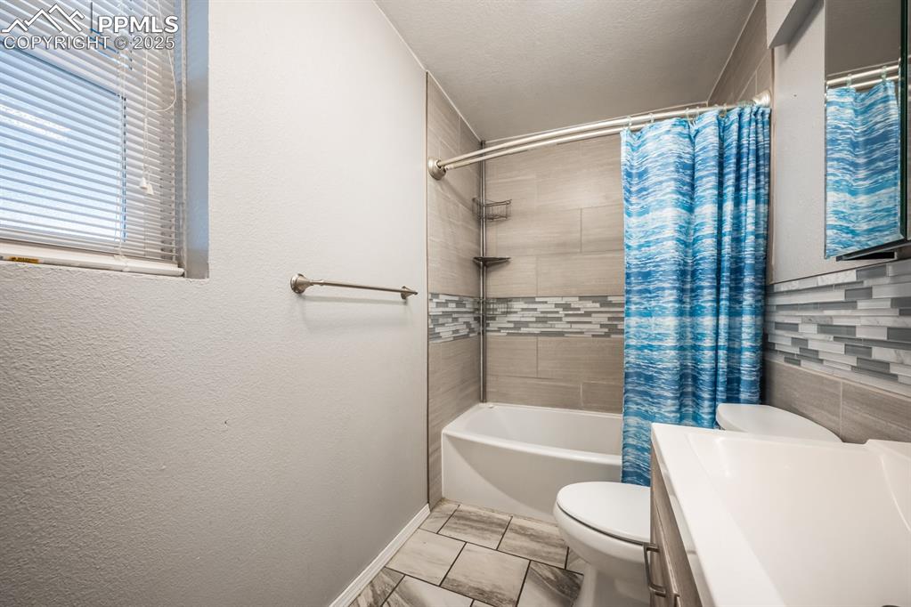 Image 12 of 21: Bathroom