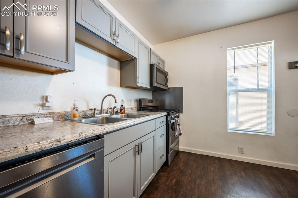 Image 8 of 21: Kitchen