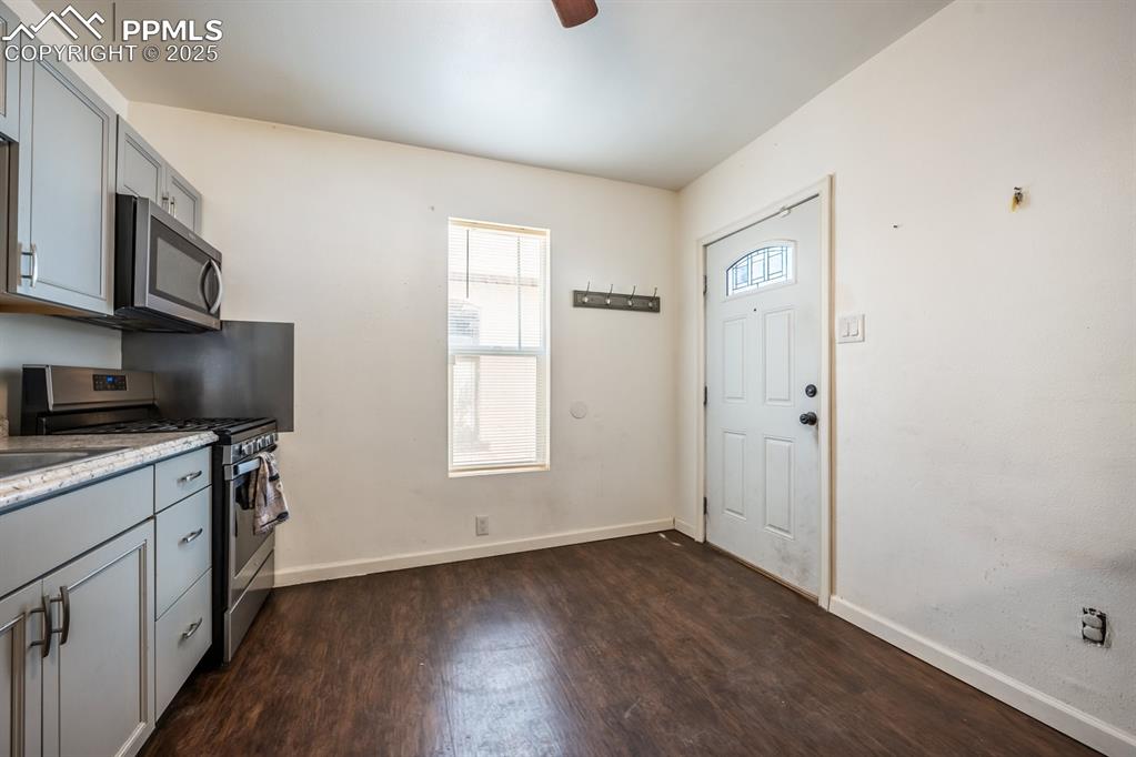 Image 9 of 21: Kitchen