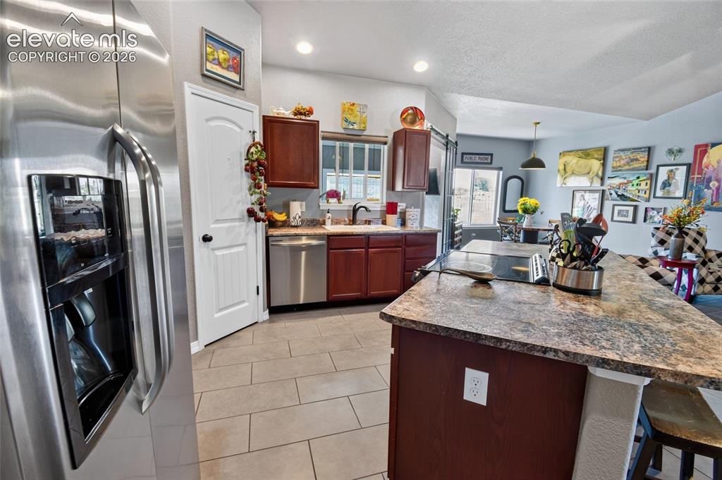 Image 11 of 35: Kitchen