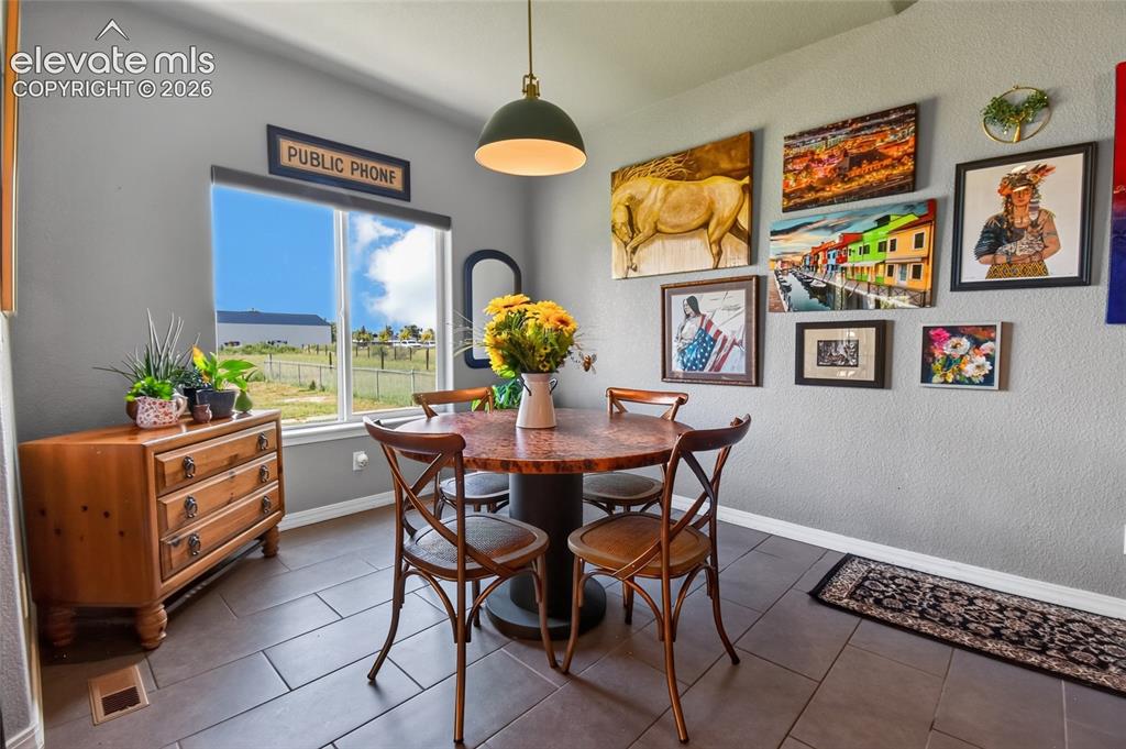 Image 13 of 35: Dining Area