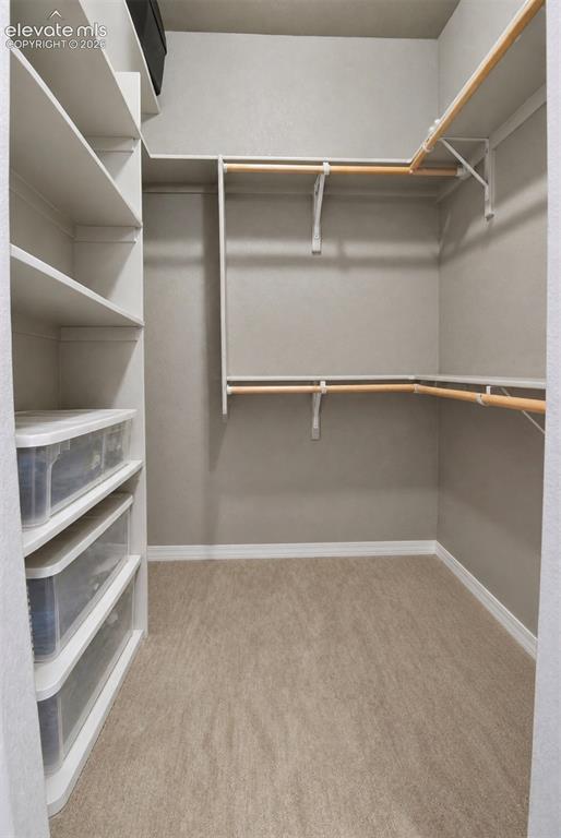 Image 21 of 35: Closet