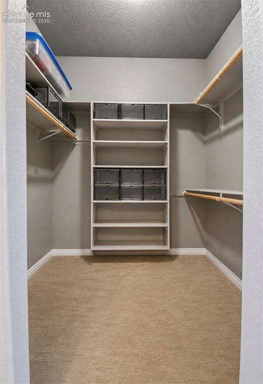 Image 25 of 35: Closet