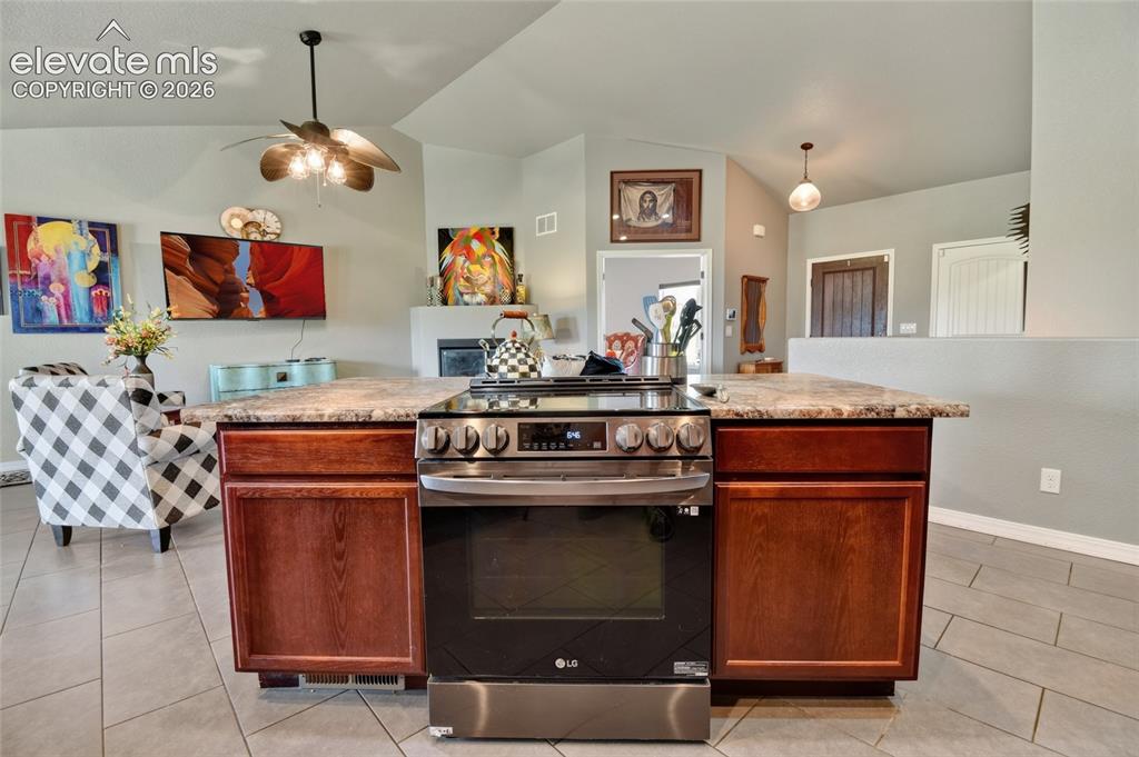 Image 8 of 35: Kitchen