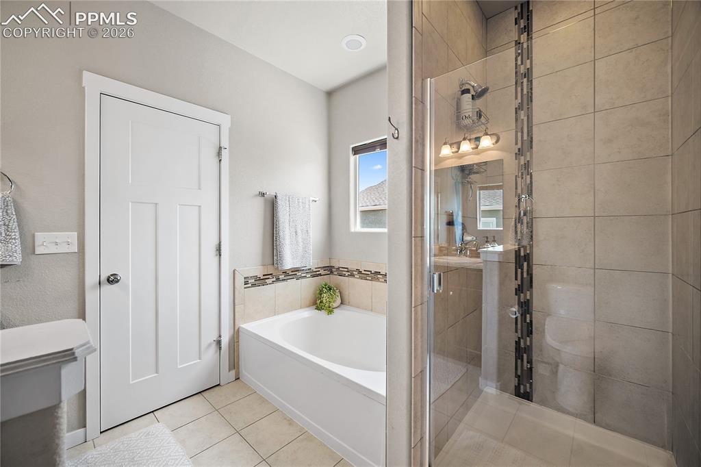 Image 23 of 44: Soaking tub and walk in shower. 