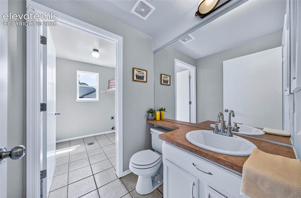 Image 13 of 32: Bathroom