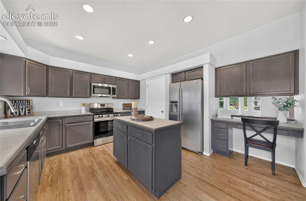 Image 6 of 32: Kitchen