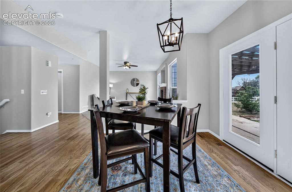 Image 9 of 32: Dining Area