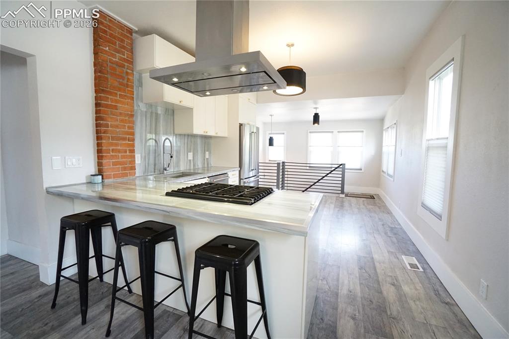 Image 19 of 42: Kitchen