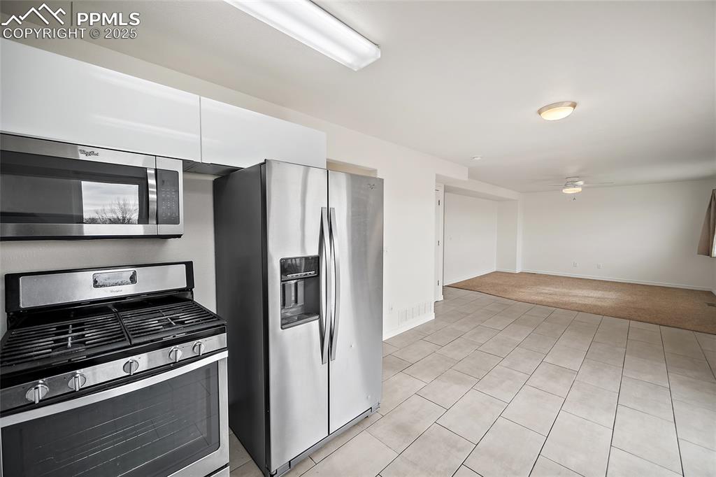 Image 15 of 50: Main Level Kitchen