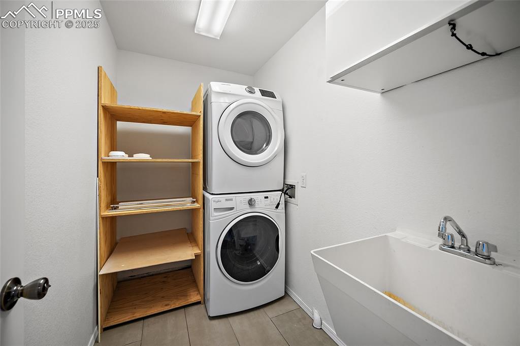 Image 23 of 50: 2nd Level Laundry Facilities next to Primary Suite! 