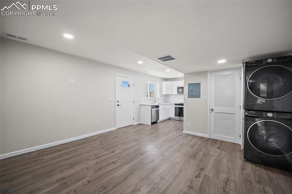 Image 26 of 50: Additional 2nd Laundry Facilities in 2nd Unit (Basement)!