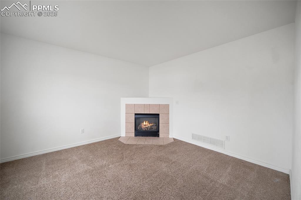 Image 9 of 50: Bonus Room with Endless possibilities... another bedroom? office? Living ro