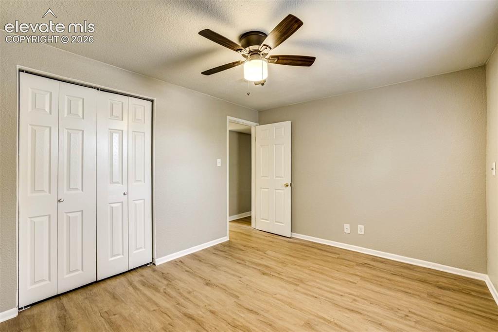 Image 19 of 27: Bedroom