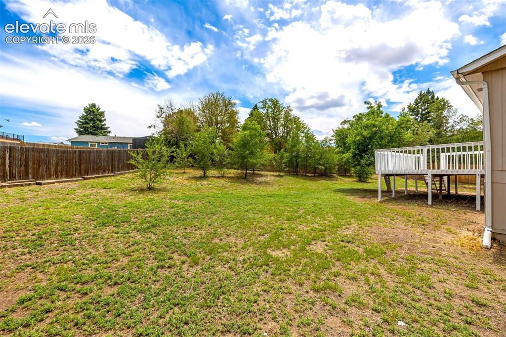 Image 26 of 27: Yard