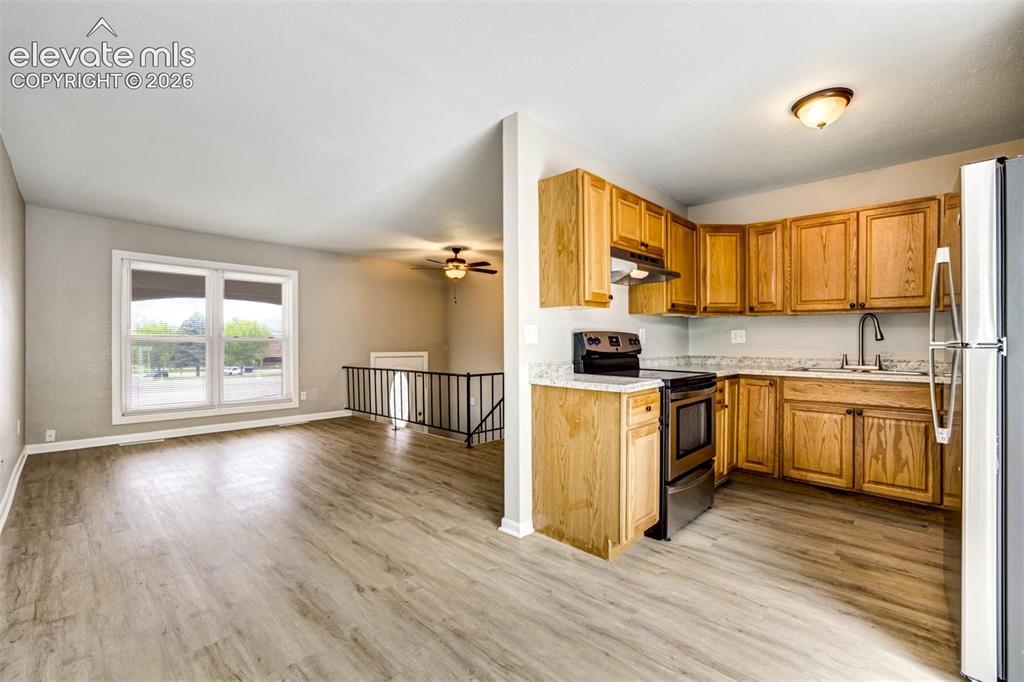 Image 8 of 27: Kitchen