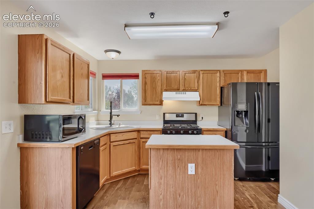 Image 5 of 27: Nice Kitchen to cook in