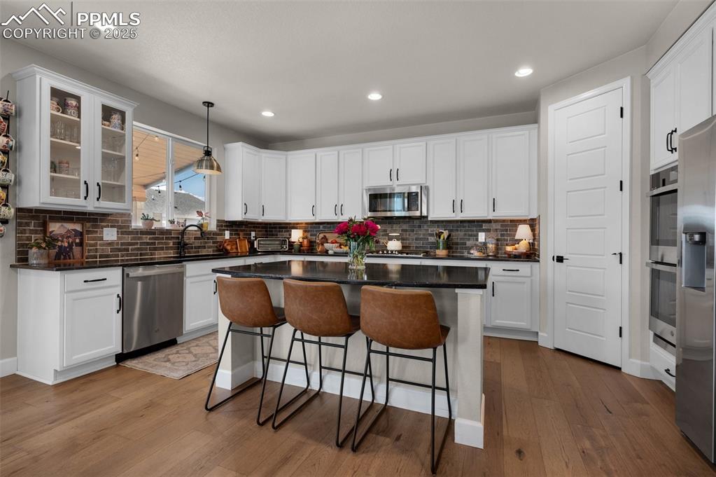 Image 10 of 50: Kitchen