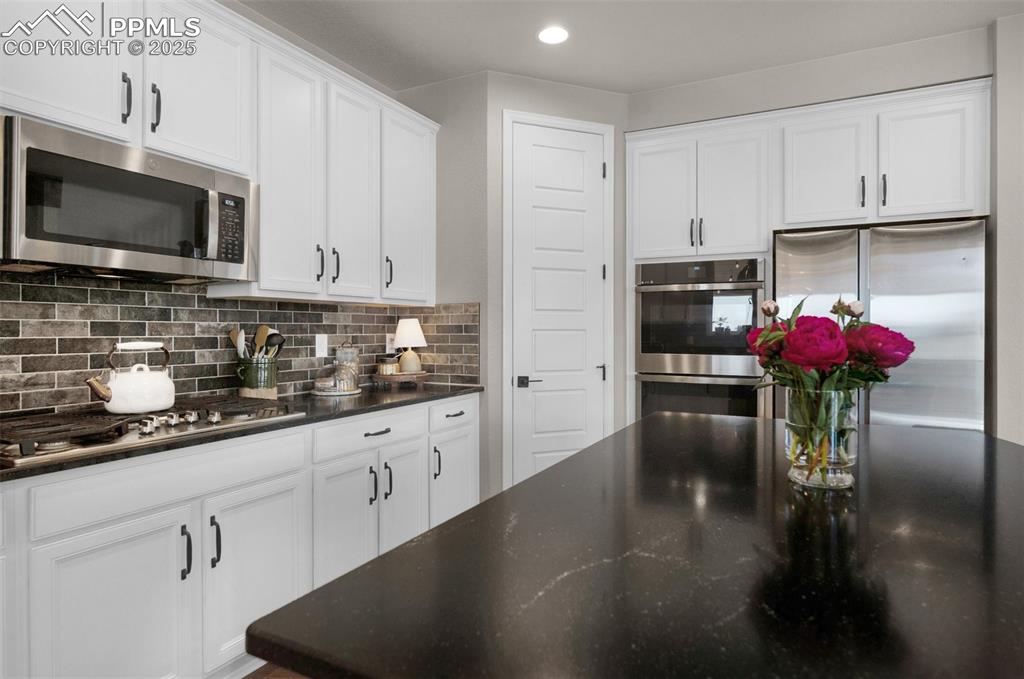 Image 12 of 50: Kitchen