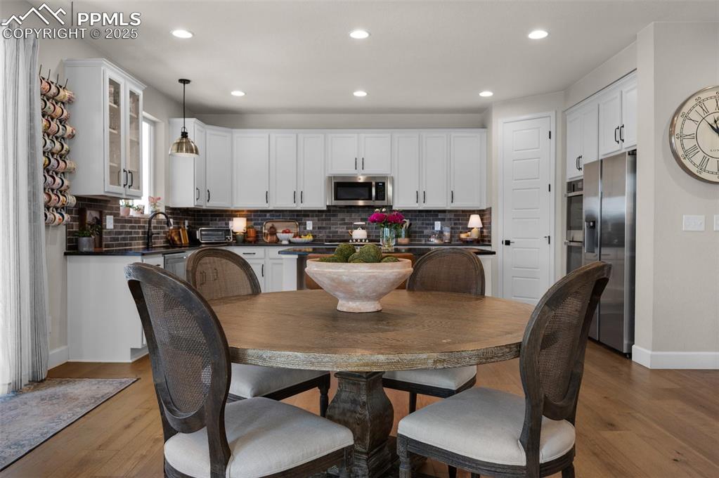 Image 8 of 50: Kitchen