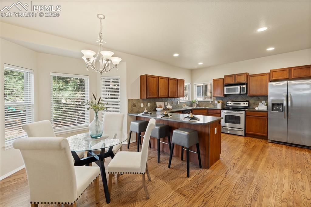 Image 12 of 50: Kitchen