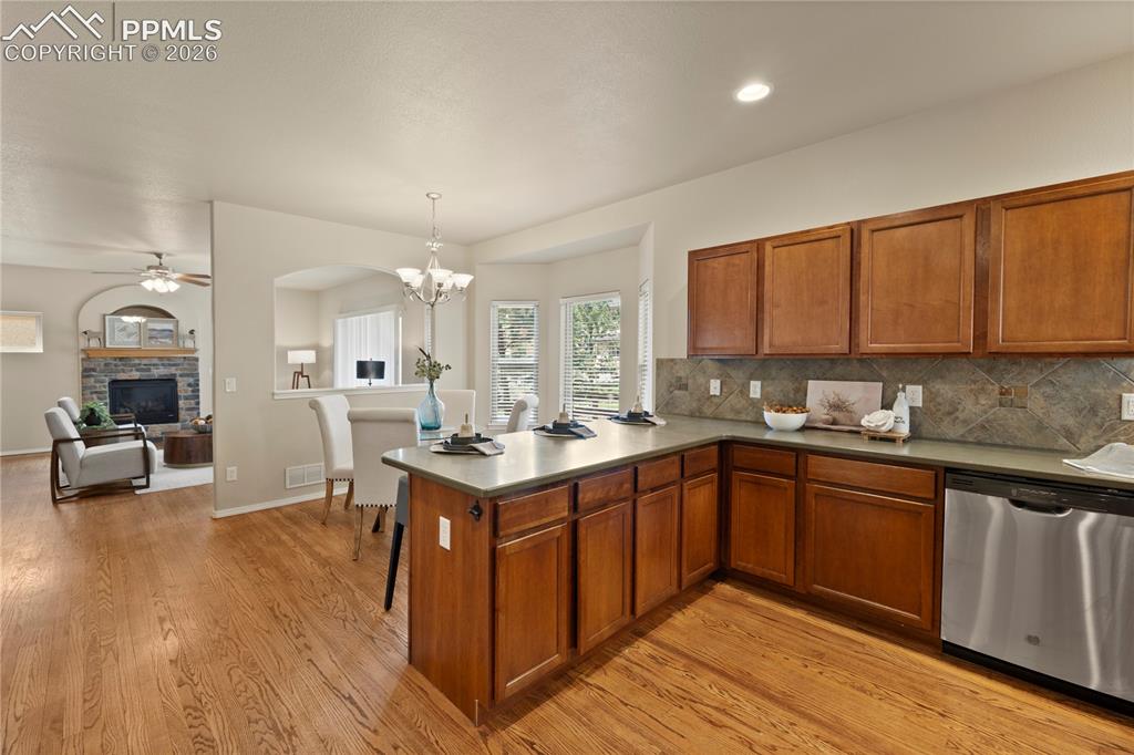 Image 13 of 50: Kitchen