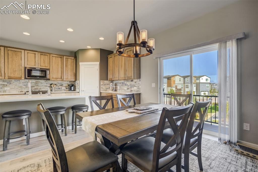 Image 12 of 45: Dining Area