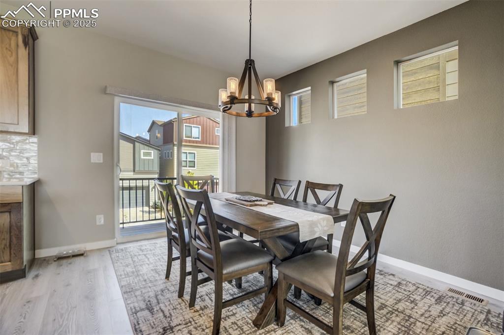 Image 13 of 45: Dining Area