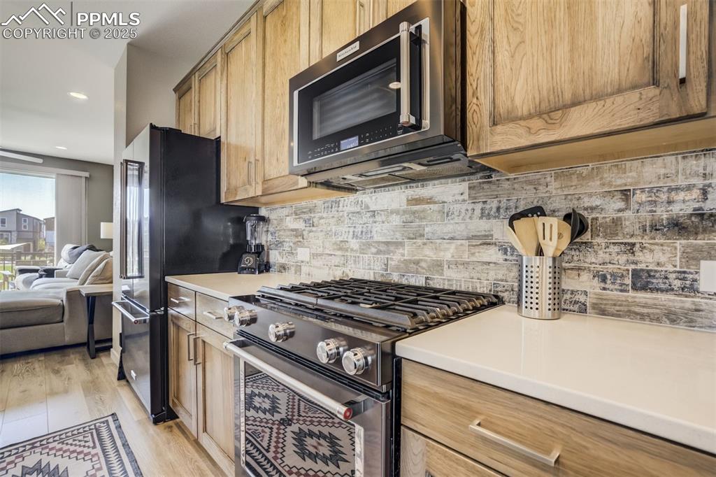 Image 9 of 45: Kitchen